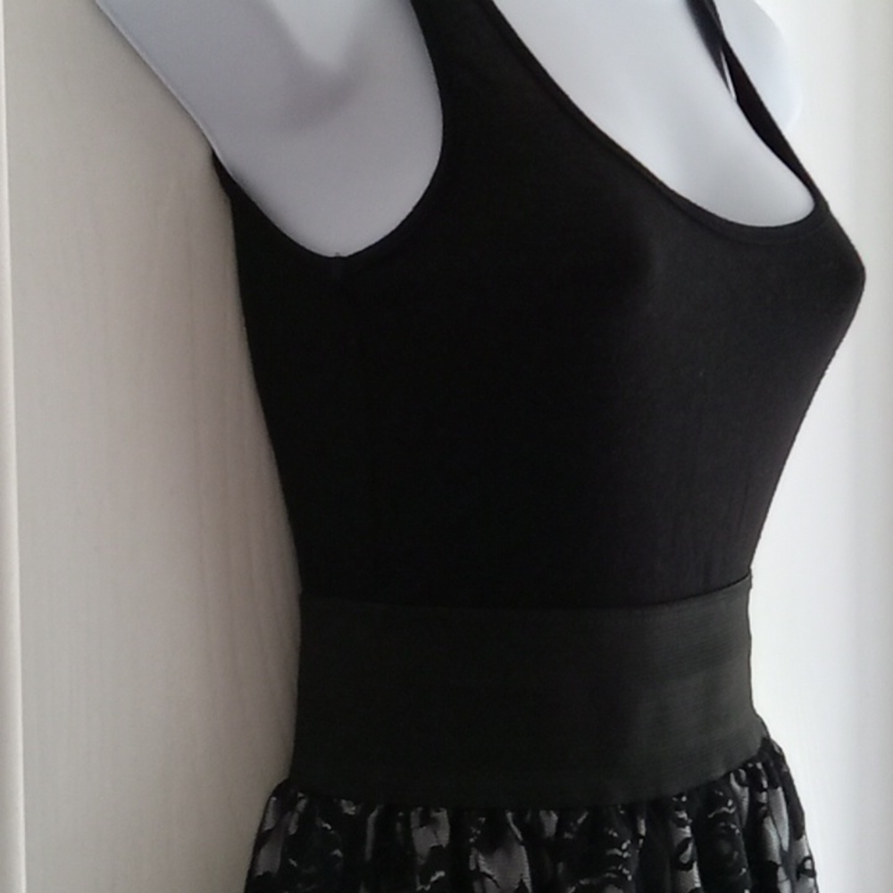 Sirens | Classic Black Lace Mini - Picture 10 of 11
